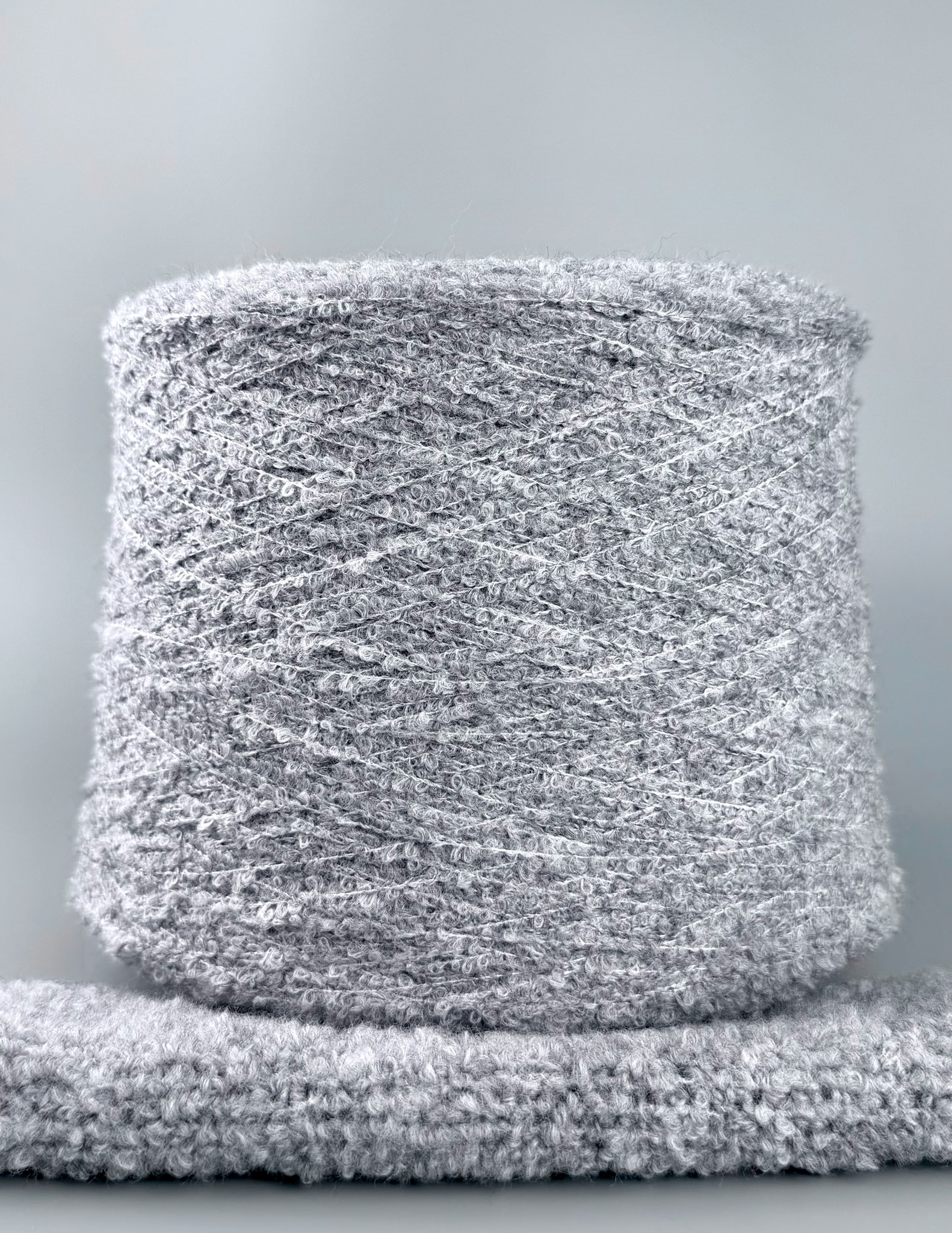 Zimpfer Wolle Selezione – Bouclé Garn aus Baby-Yak Merino Elastan 450 m / 100 g col. Mittelgrau foto 2